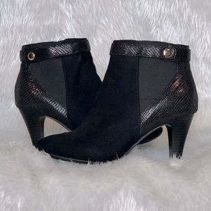 Karen Scott booties size 5